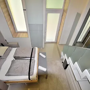 small-home-budapest-sziv.inbudapesthotels.com/